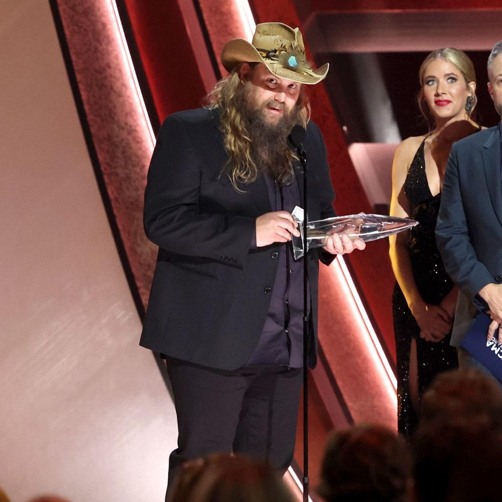 chris stapleton accepts the male vocalist of the year award news photo 1699502586 - Chris Stapleton Store